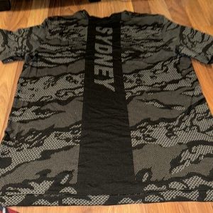 Lululemon Athletica Sydney Australia Tee Black and Gray Shirt - Size Large